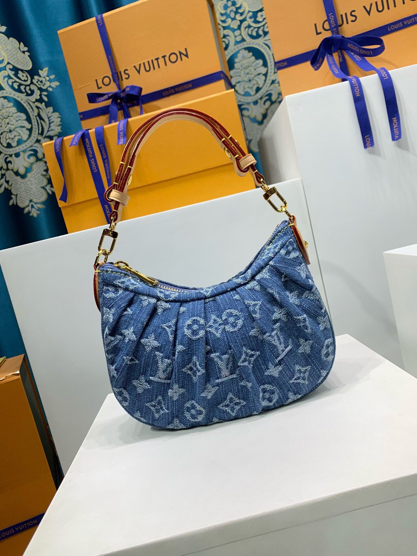 Louis Vuitton Pochette Valley denim bag