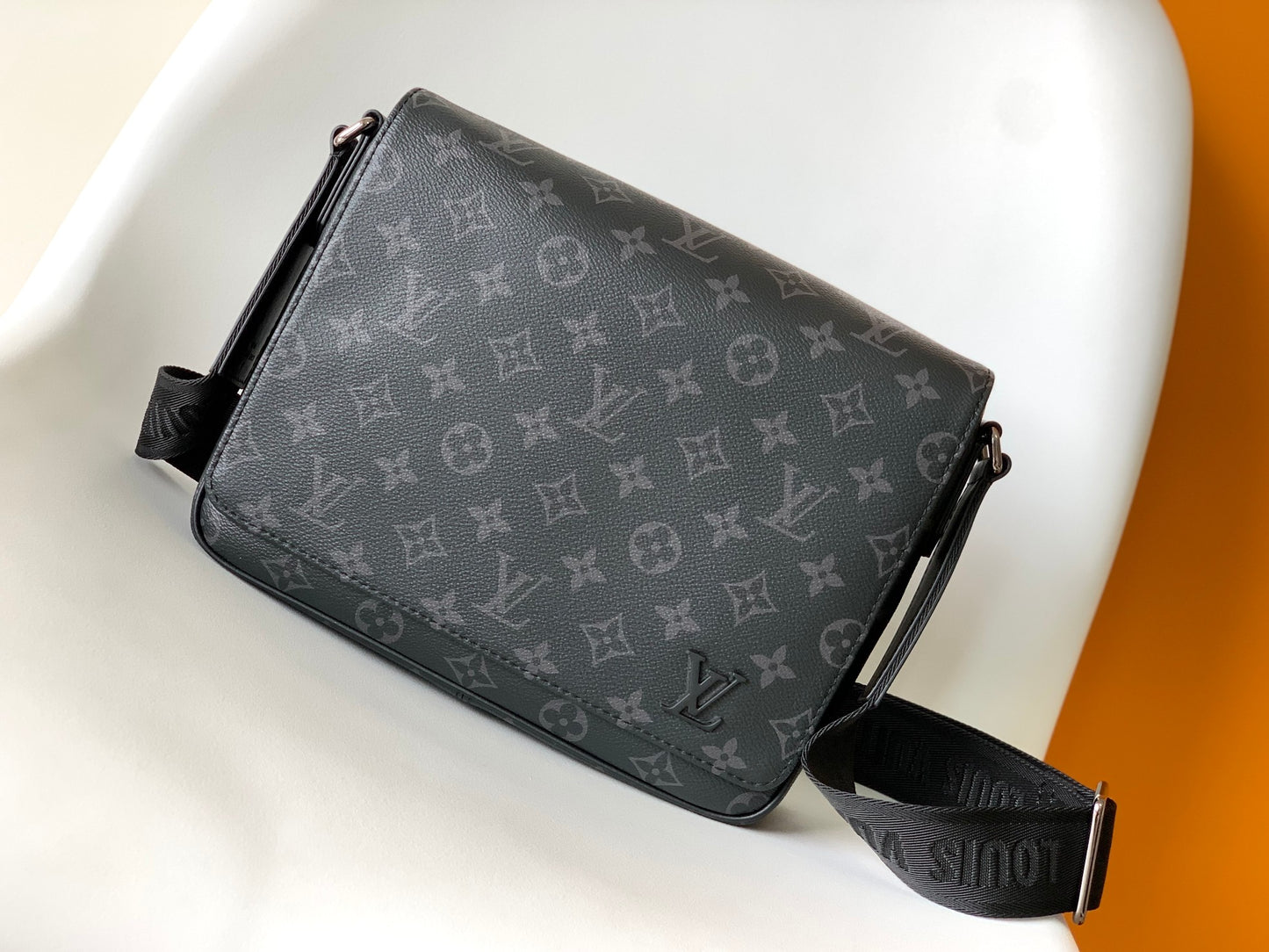 Louis Vuitton Sac District PM Monogram