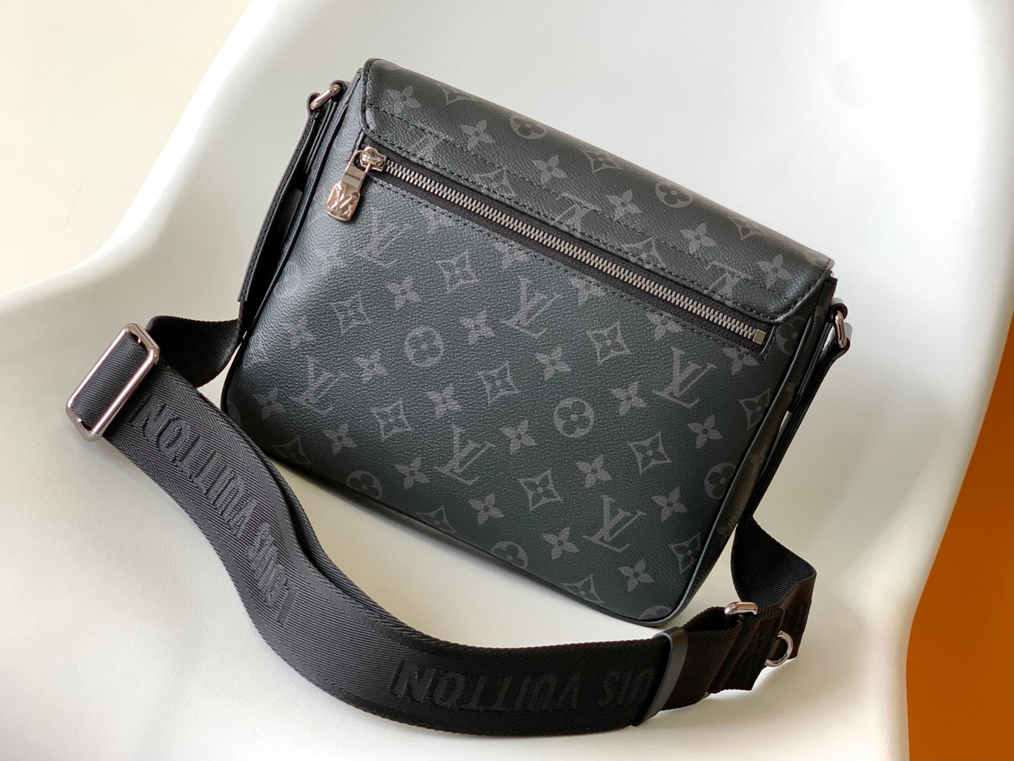 Louis Vuitton Sac District PM Monogram