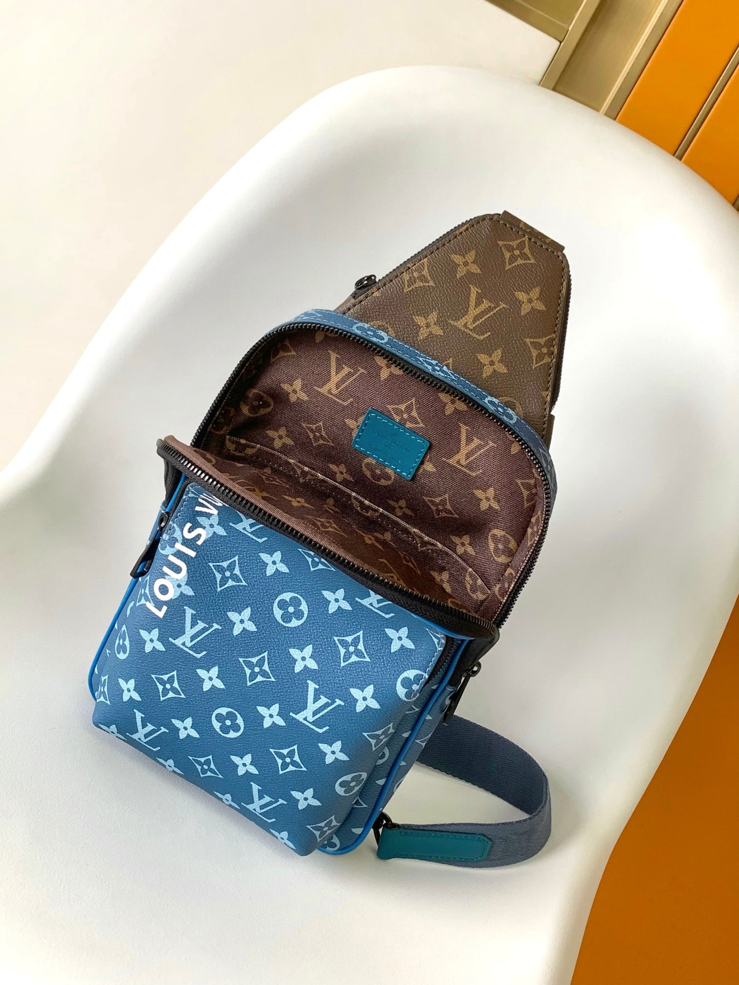 Louis Vuitton Avenue Slingbag NM
