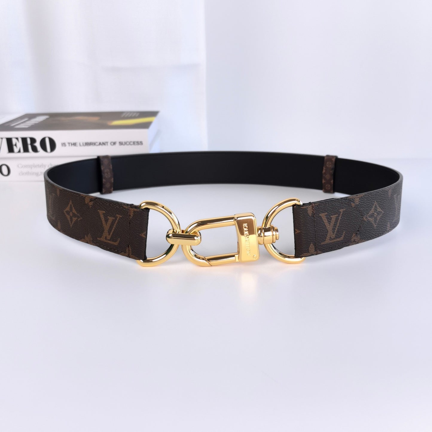 Louis Vuitton Oversized hook belt