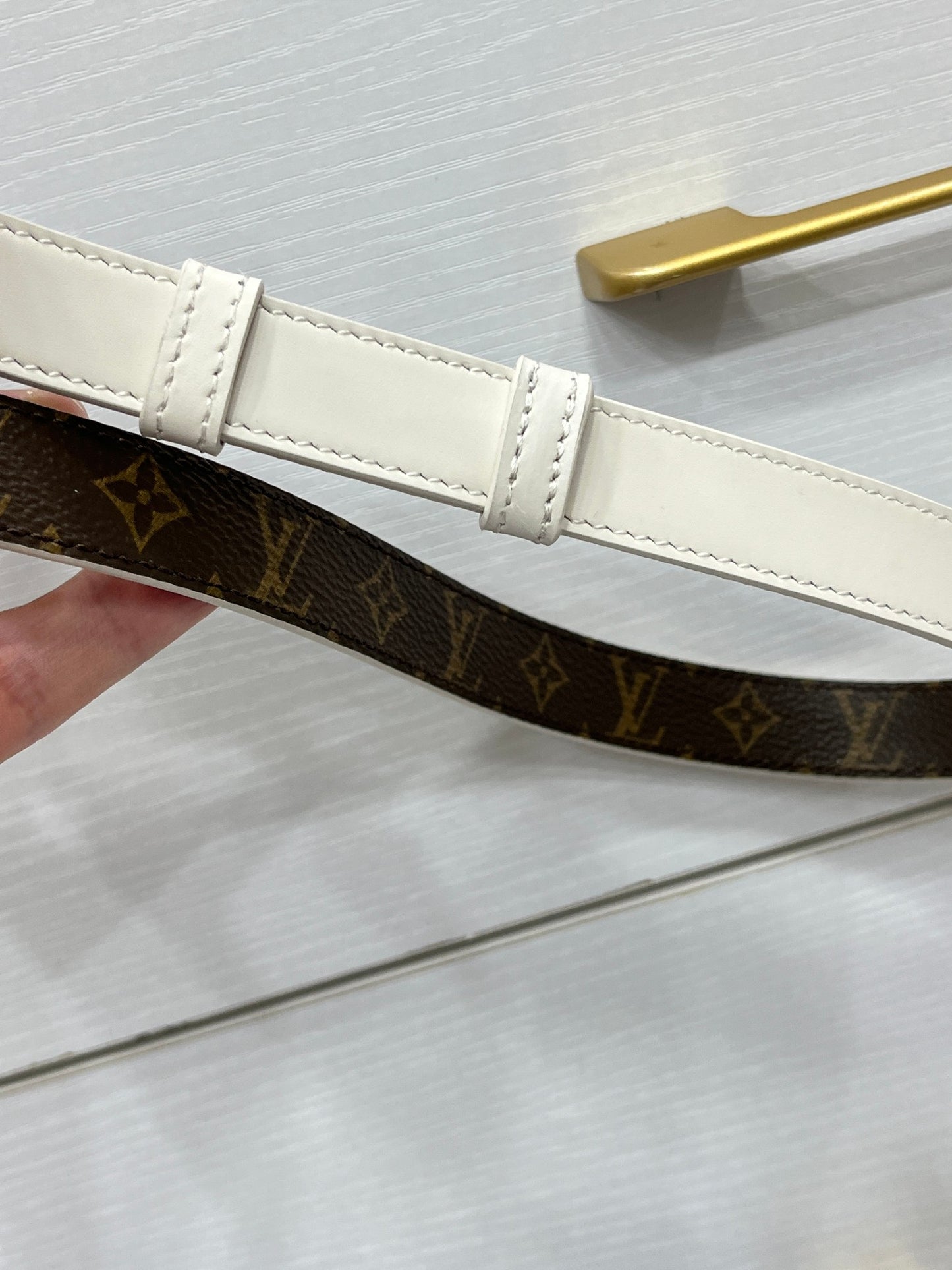 Louis Vuitton Reversible Belt twist