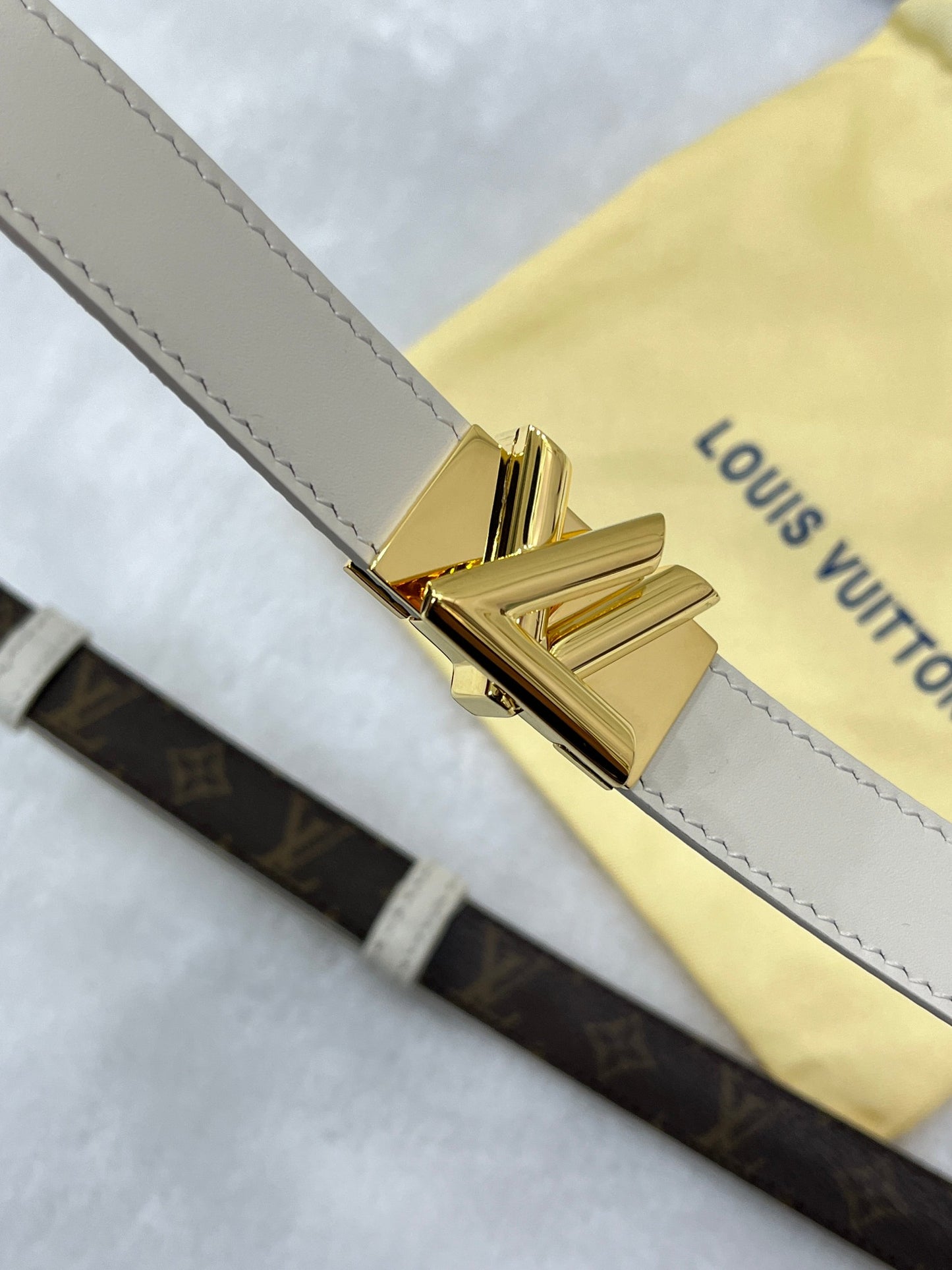 Louis Vuitton Reversible Belt twist