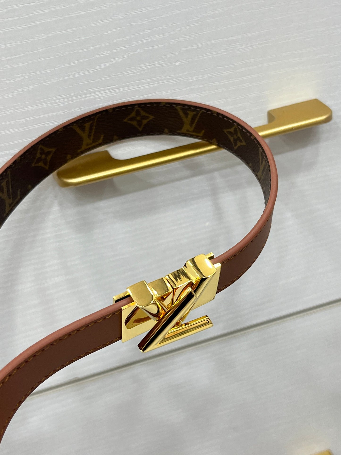 Louis Vuitton Reversible Belt twist