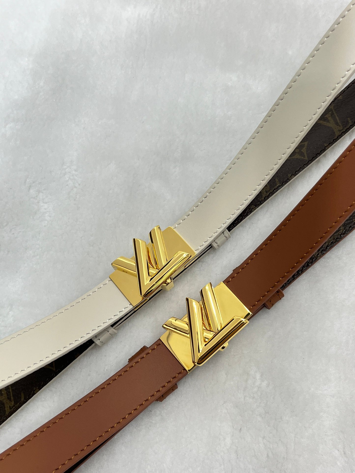 Louis Vuitton Reversible Belt twist
