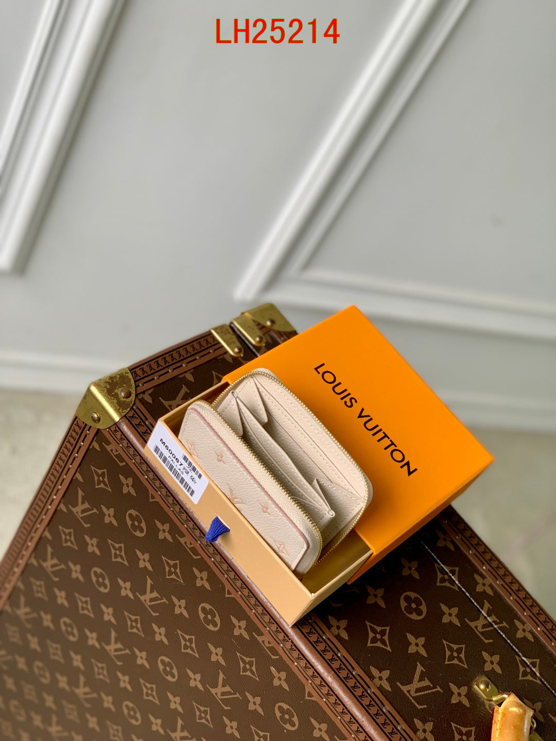 Louis Vuitton Zippy coin purse