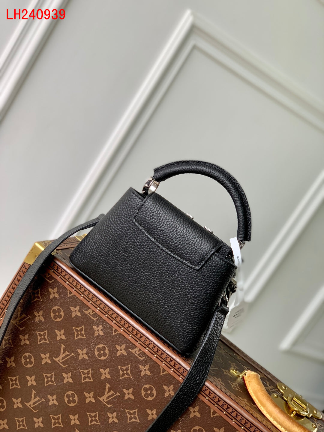 Louis Vuitton Capucines Mini Taurillon leather