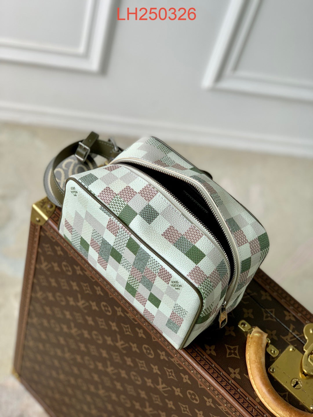 Louis Vuitton Locker Dopp Kit Damoflage