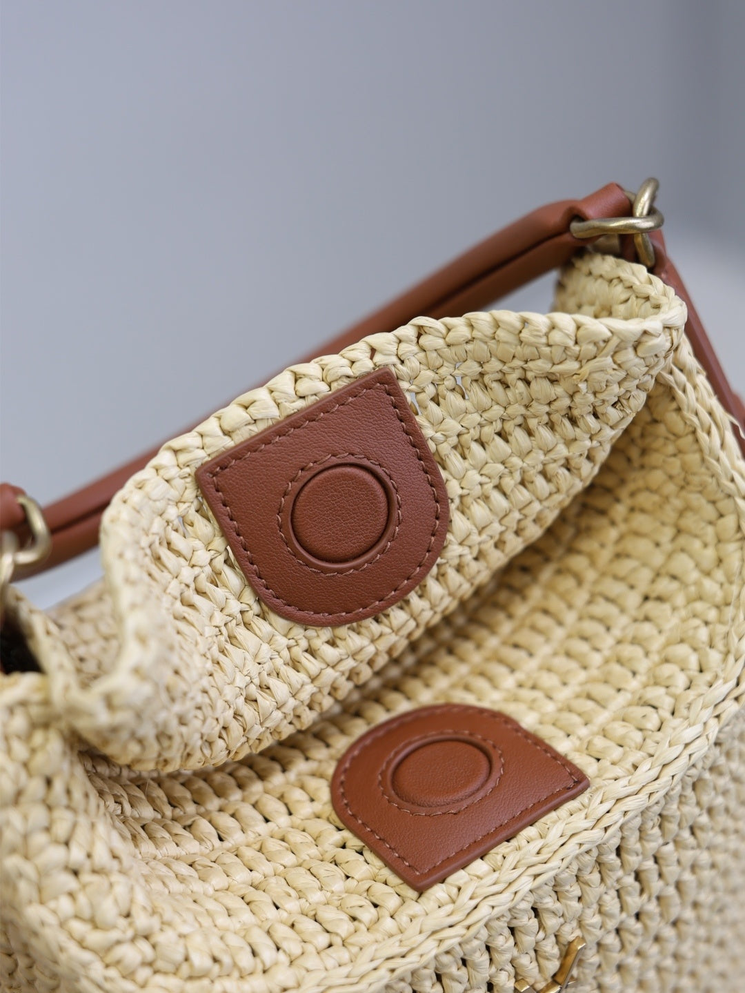 YSL GABY BUCKET EN CUIR RAPHIA