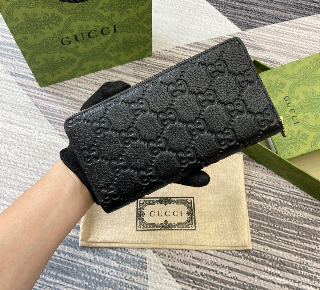 Gucci Emblem Zippy wallet