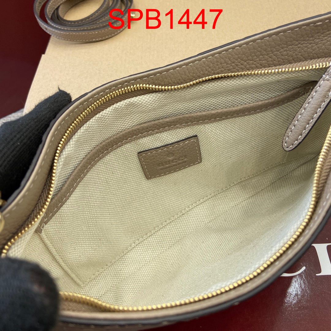 Gucci Emblem Shoulder bag