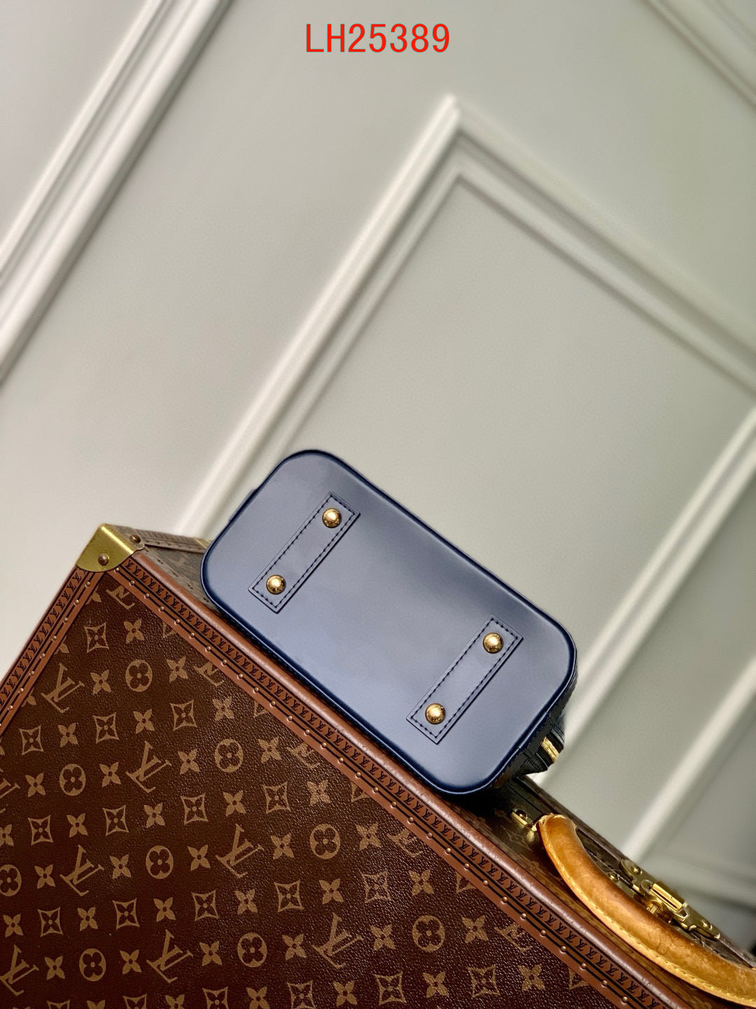 Louis Vuitton Alma BB epi leather