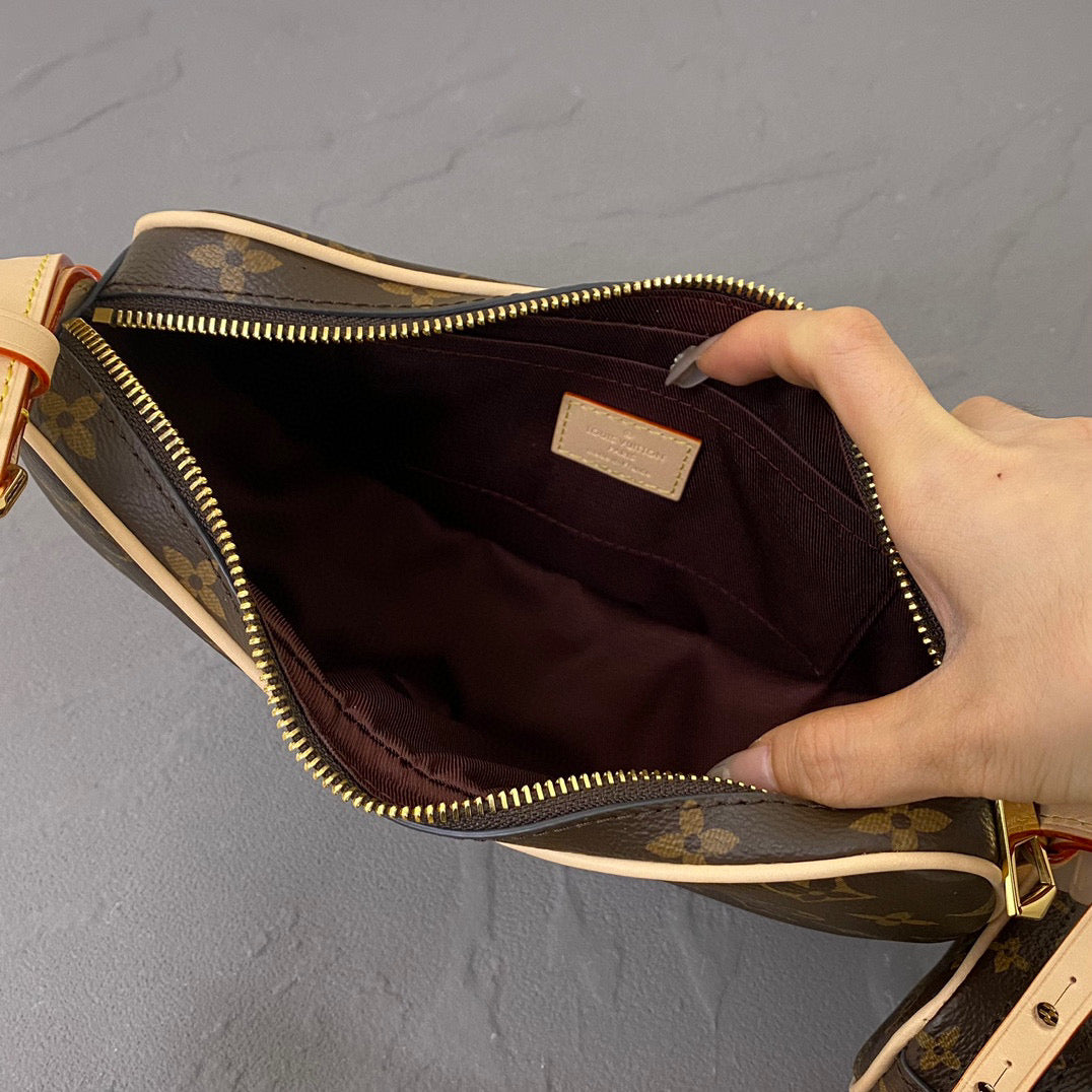 Louis Vuitton Croissant MM