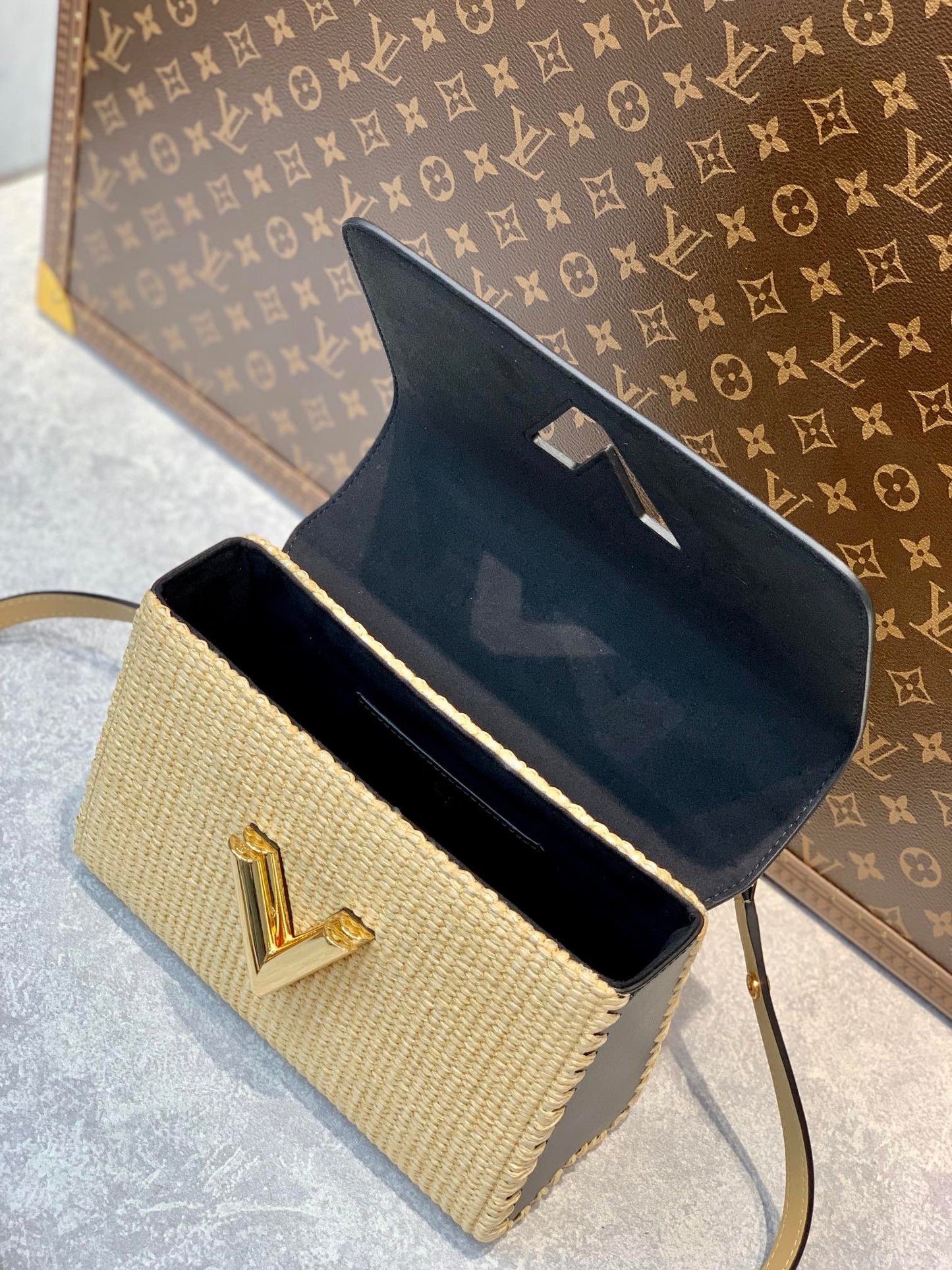 Louis Vuitton Twist with straw