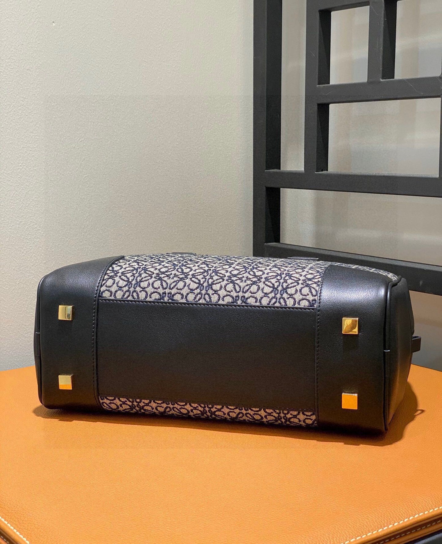 Loewe Amazona