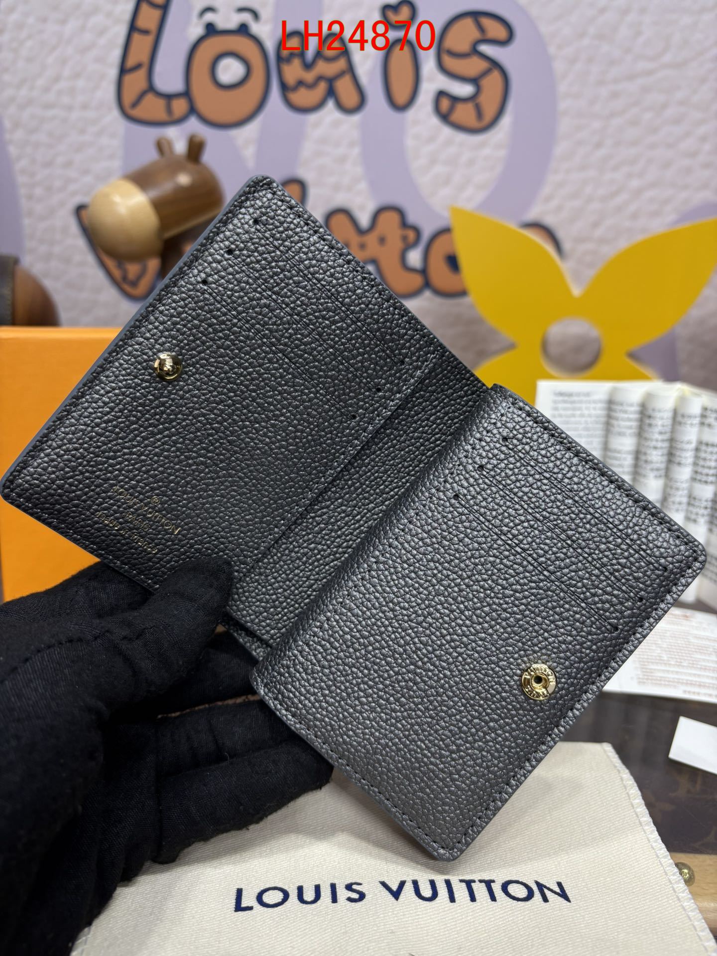Louis Vuitton Clea Wallet Ski collection