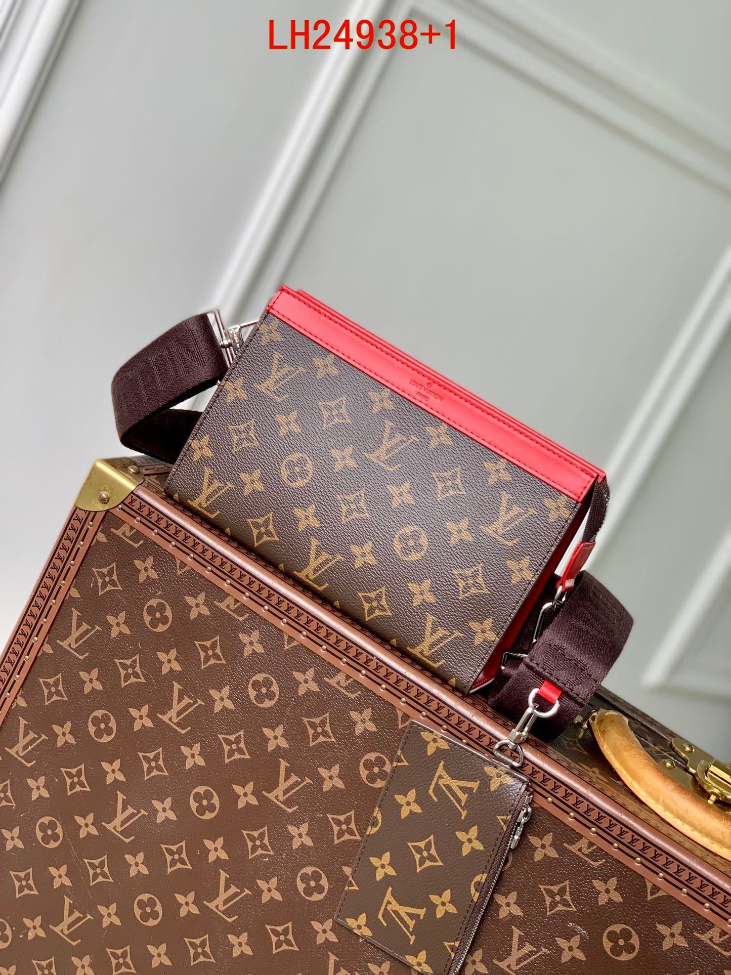 Louis Vuitton Alpha Wearable bag