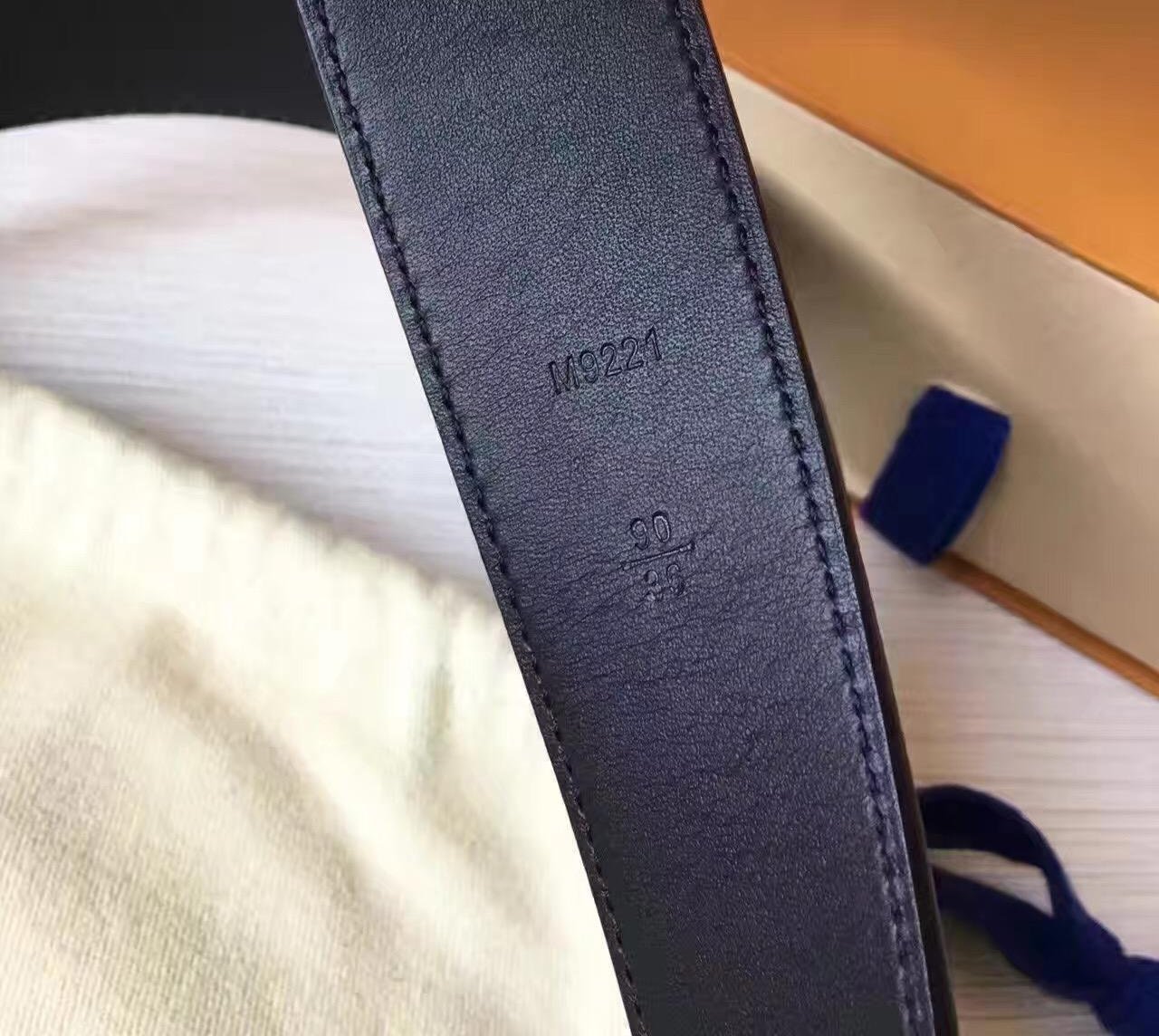 Louis Vuitton PONT NEUF Taiga Belt