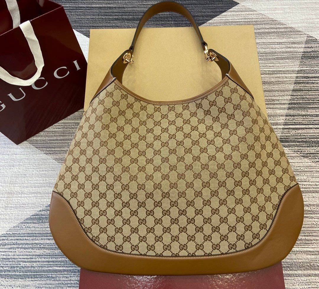 Gucci B medium shoulder bag