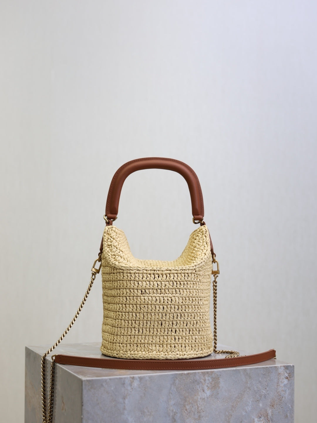 YSL GABY BUCKET EN CUIR RAPHIA