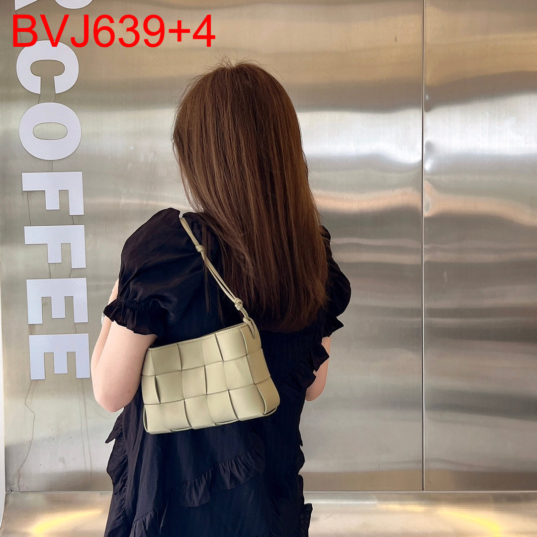 Bottega Veneta Cassette Pouch On Strap