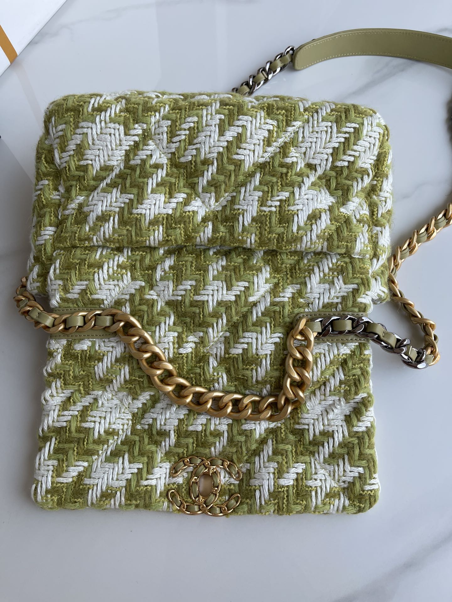 Chanel 19 Tweed bag