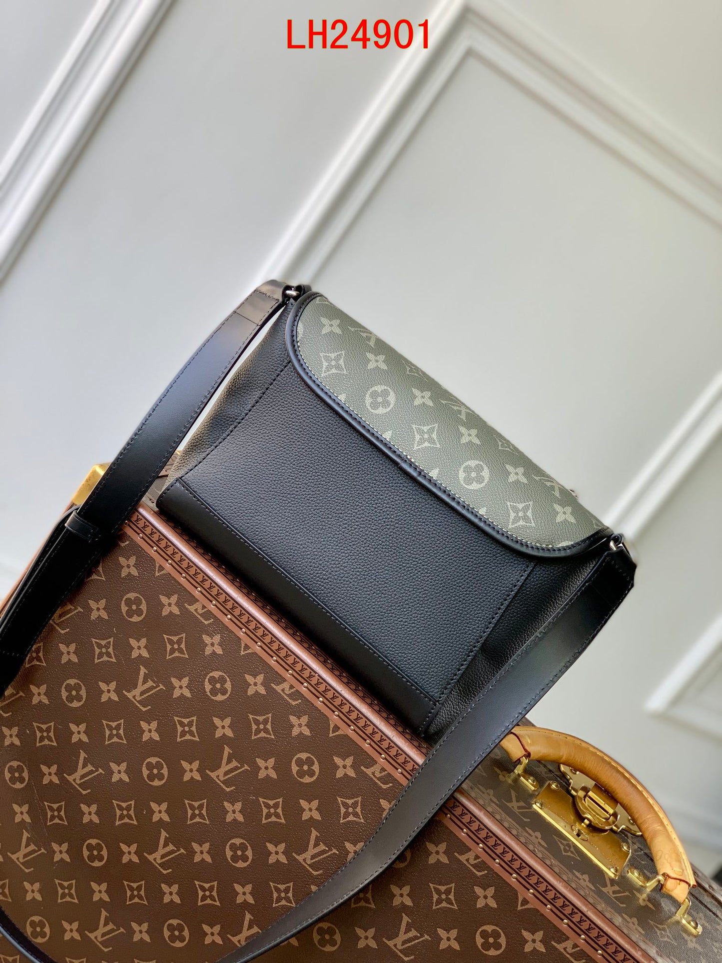 Louis Vuitton Pulse Messenger