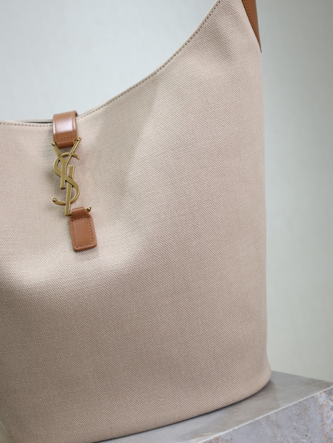 YSL LE 5À7 Canvas