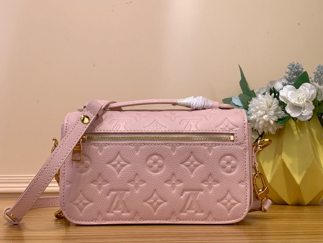 Louis Vuitton Pochette Métis East West