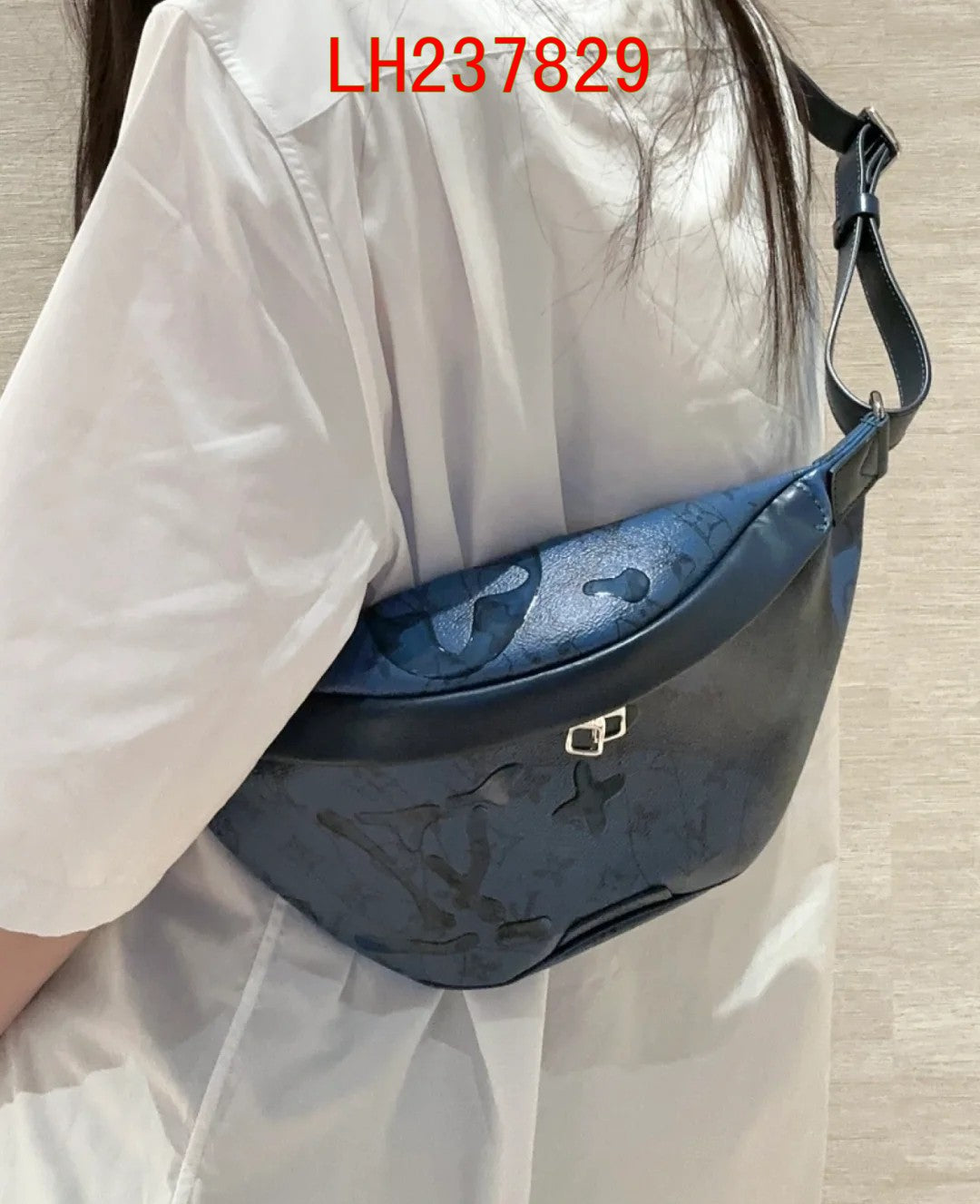 Louis Vuitton Discovery Bumbag