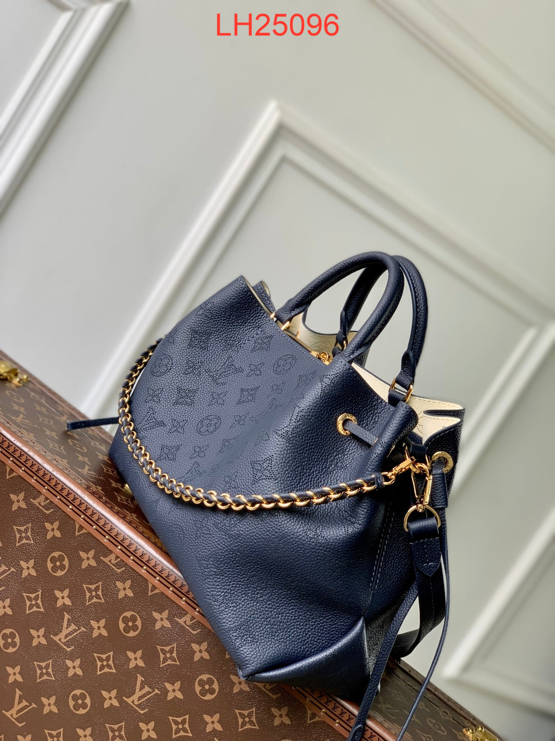 Louis Vuitton Bella Tote Mahina leather