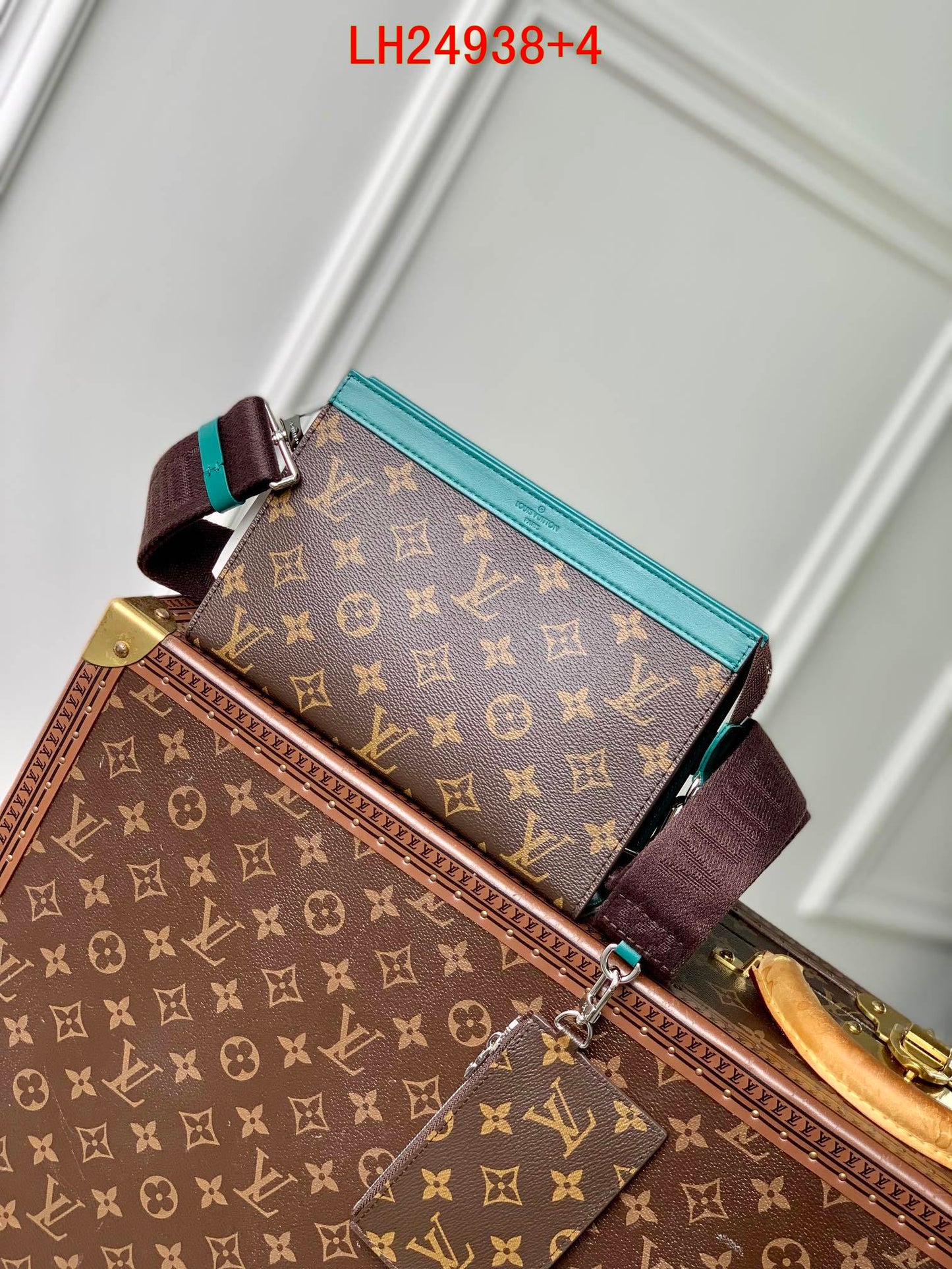 Louis Vuitton Alpha Wearable bag