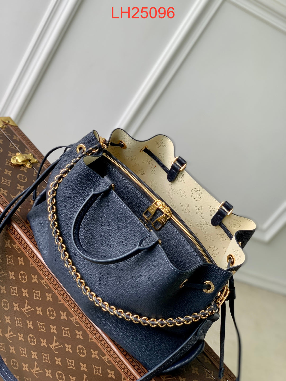 Louis Vuitton Bella Tote Mahina leather
