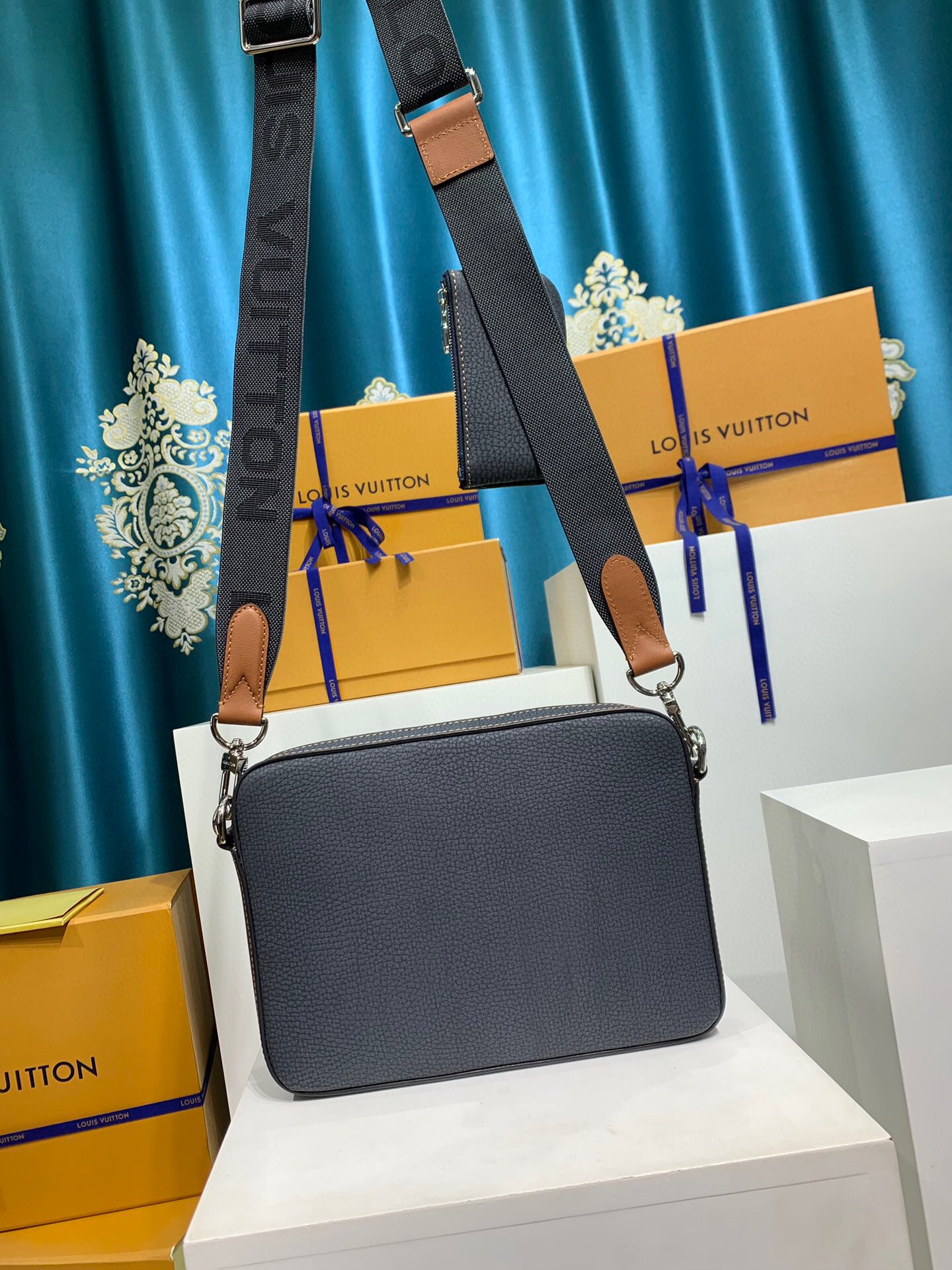 Louis Vuitton Trio Messenger bag