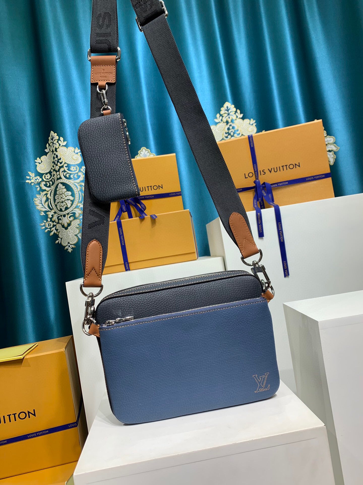 Louis Vuitton Trio Messenger bag