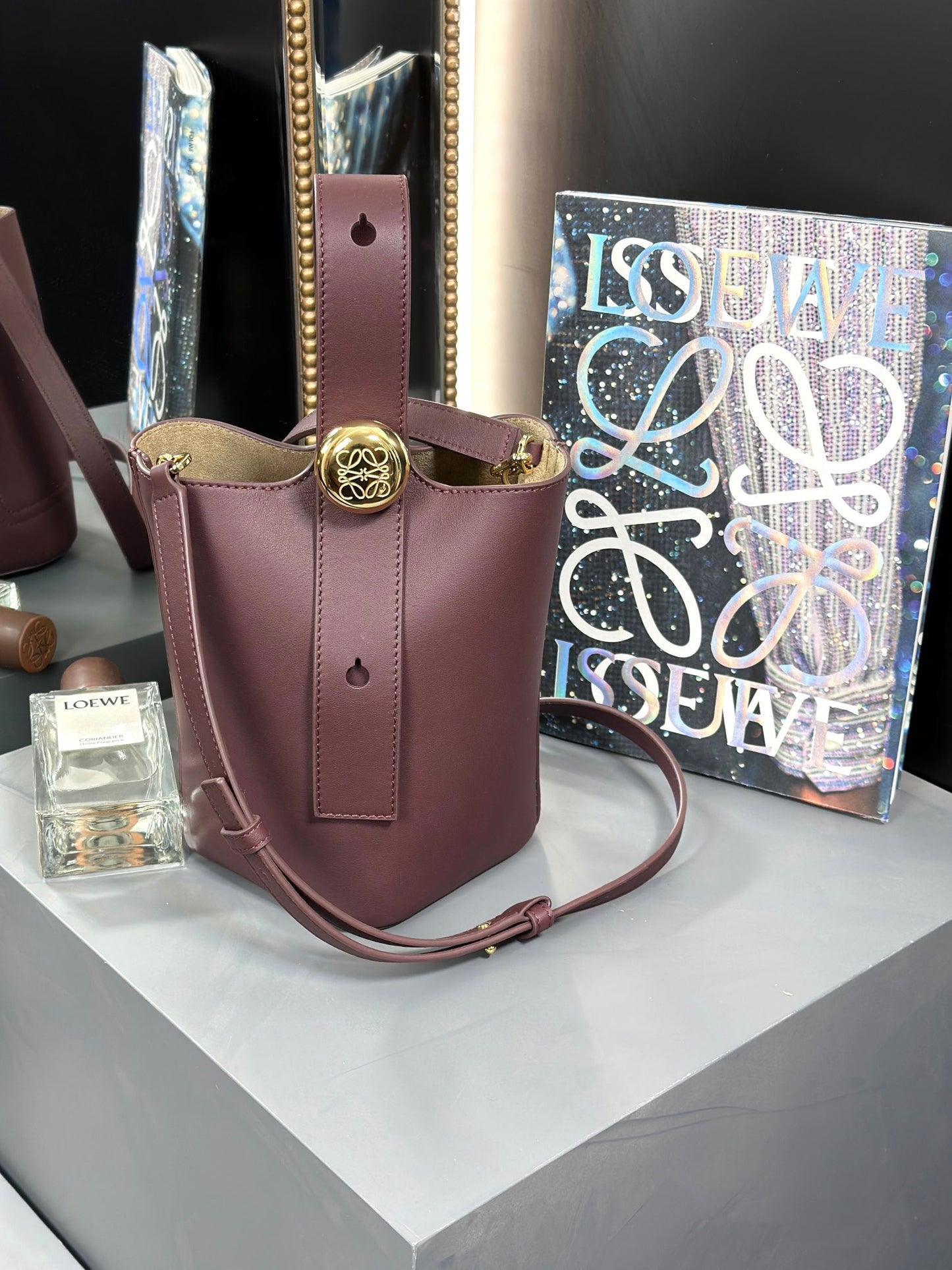 Loewe Pebble Bucket bag
