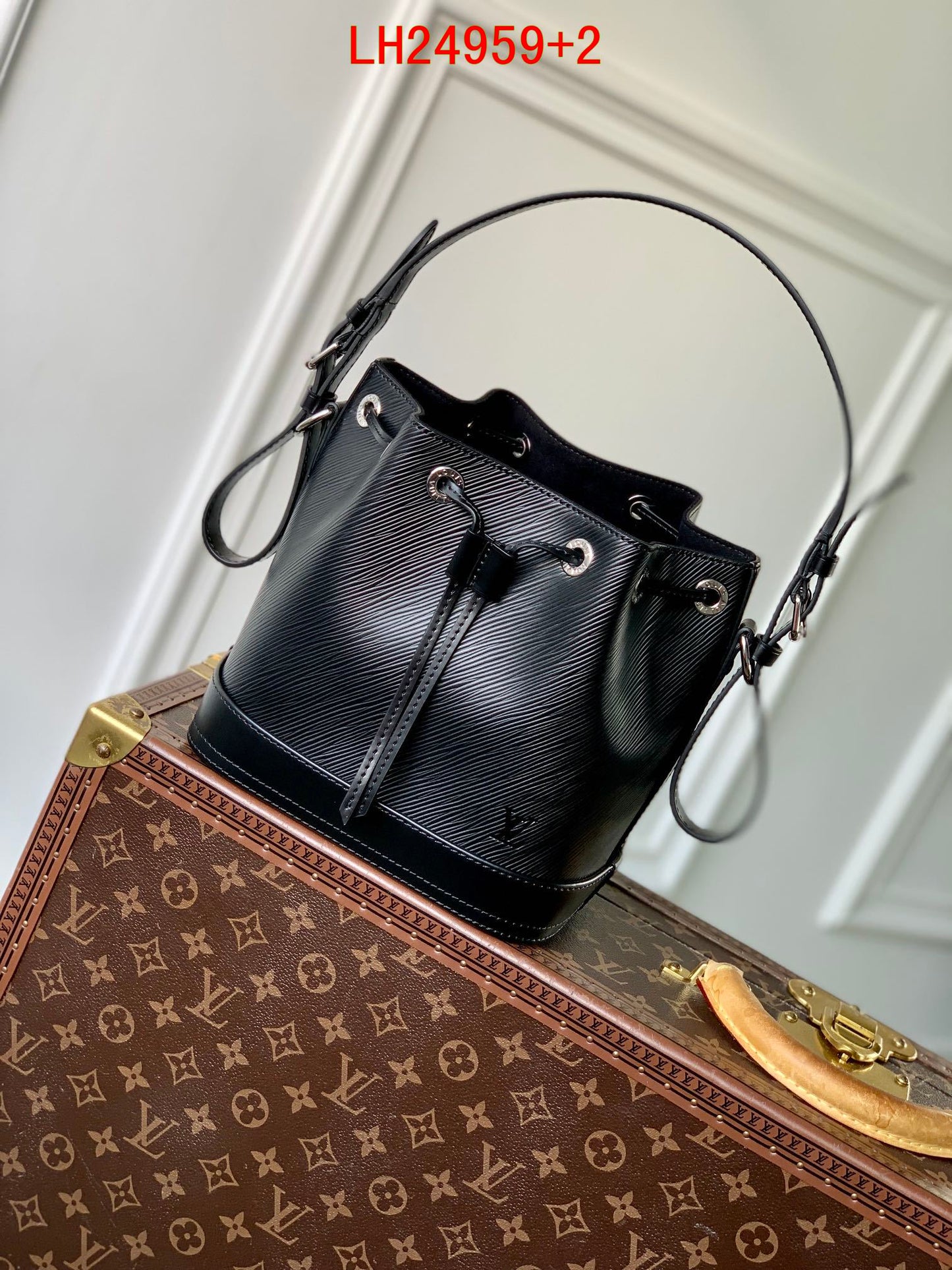 Louis Vuitton Noe Epi leather bag
