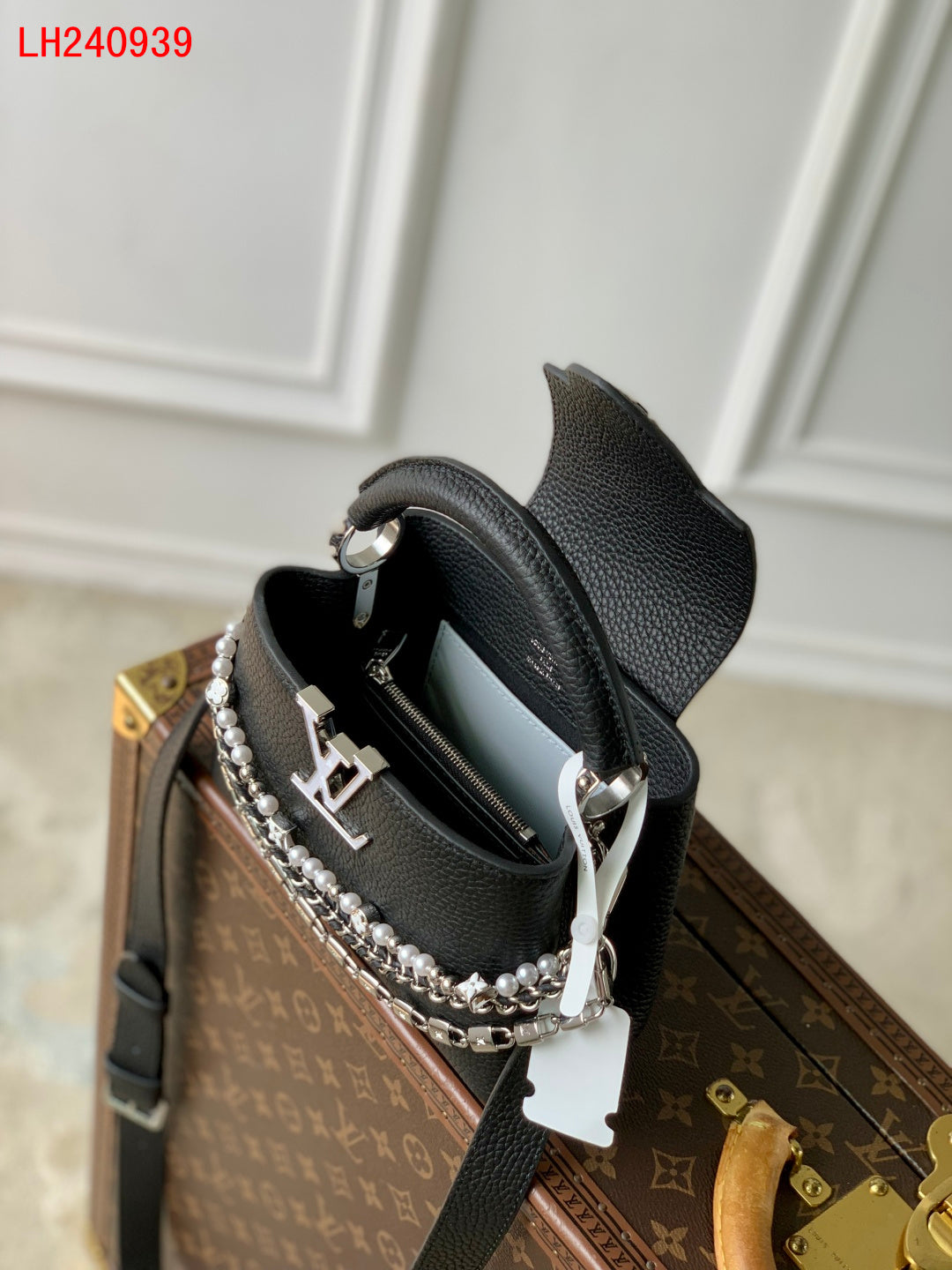 Louis Vuitton Capucines Mini Taurillon leather