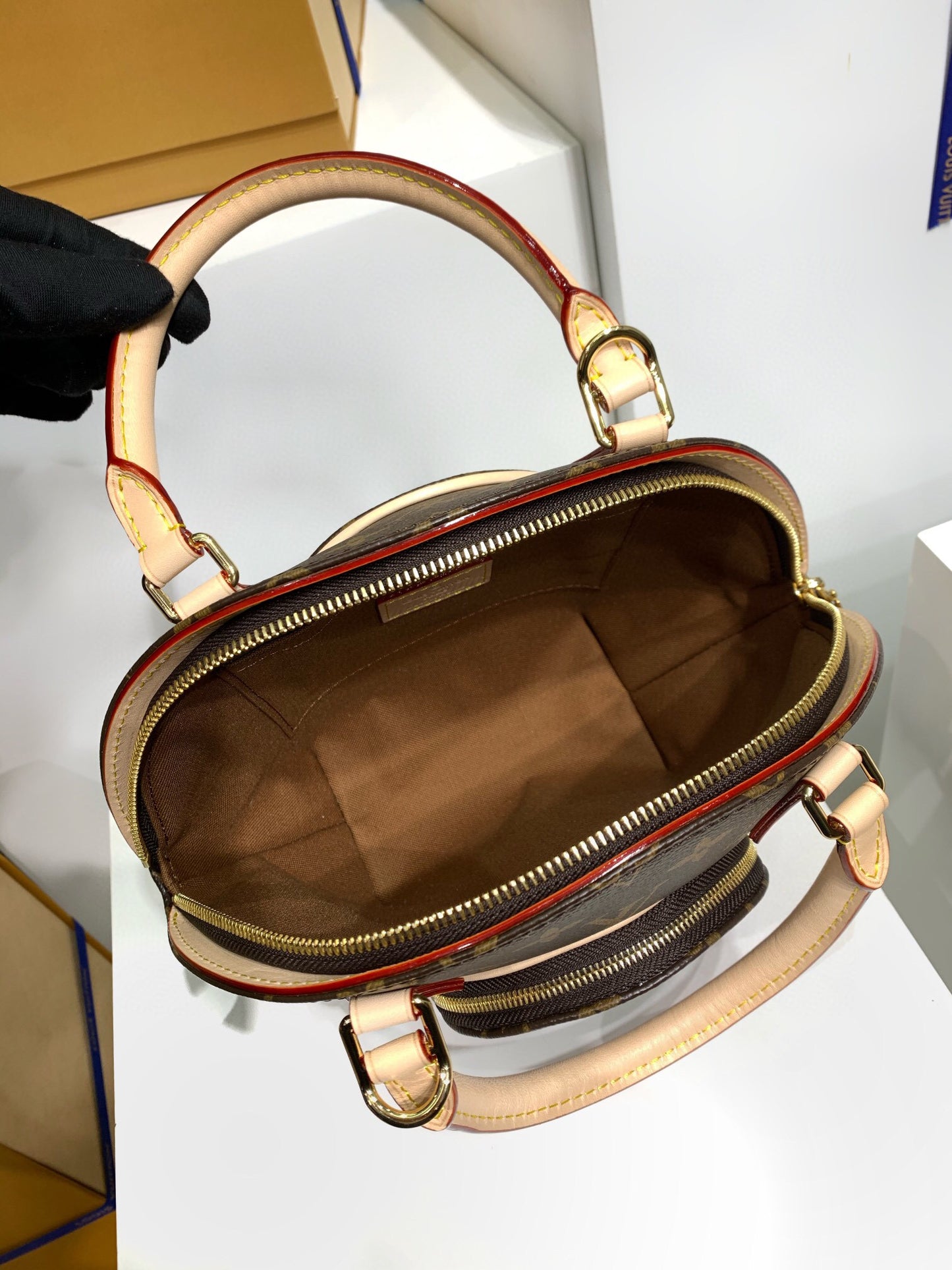 Louis Vuitton ELLIPSE PM