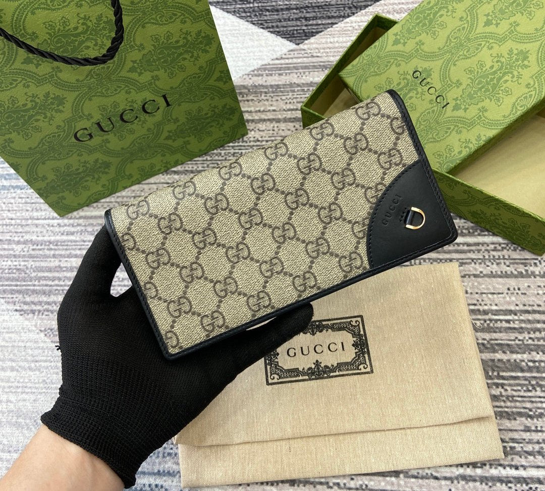 Gucci GG Emblem continental wallet