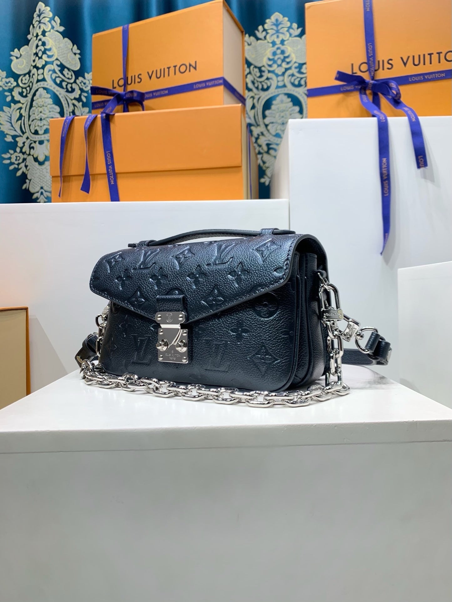 Louis Vuitton Pochette Métis East West