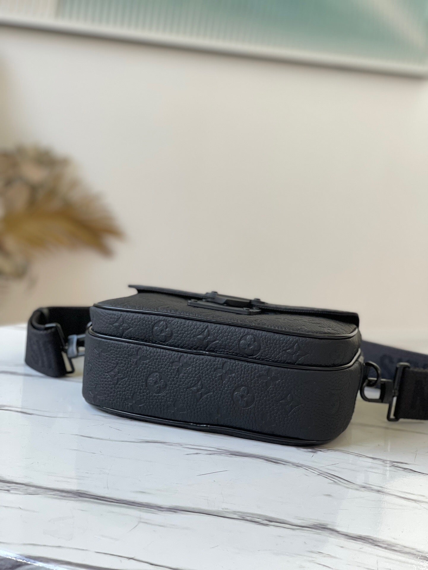 Louis Vuitton S lock Messenger bag