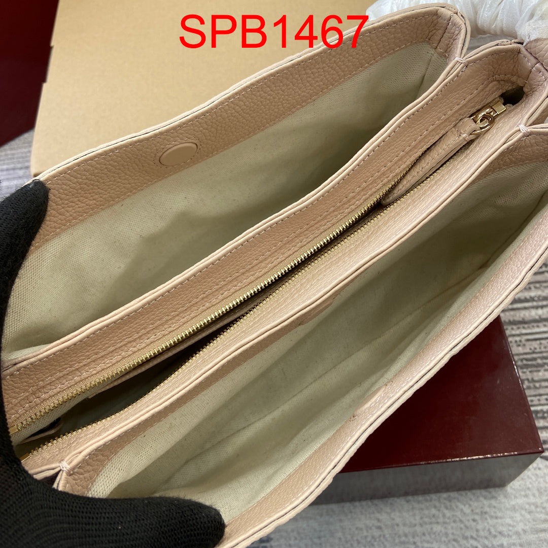 Gucci Emblem Small Chain bag