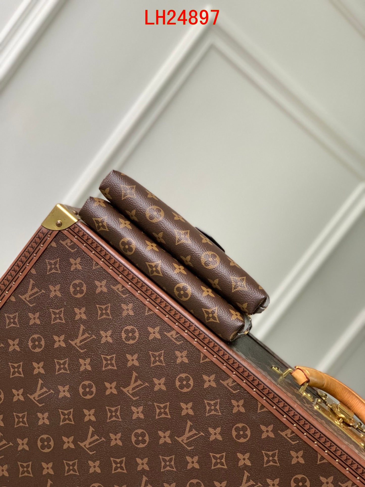Louis Vuitton Be Alma bag