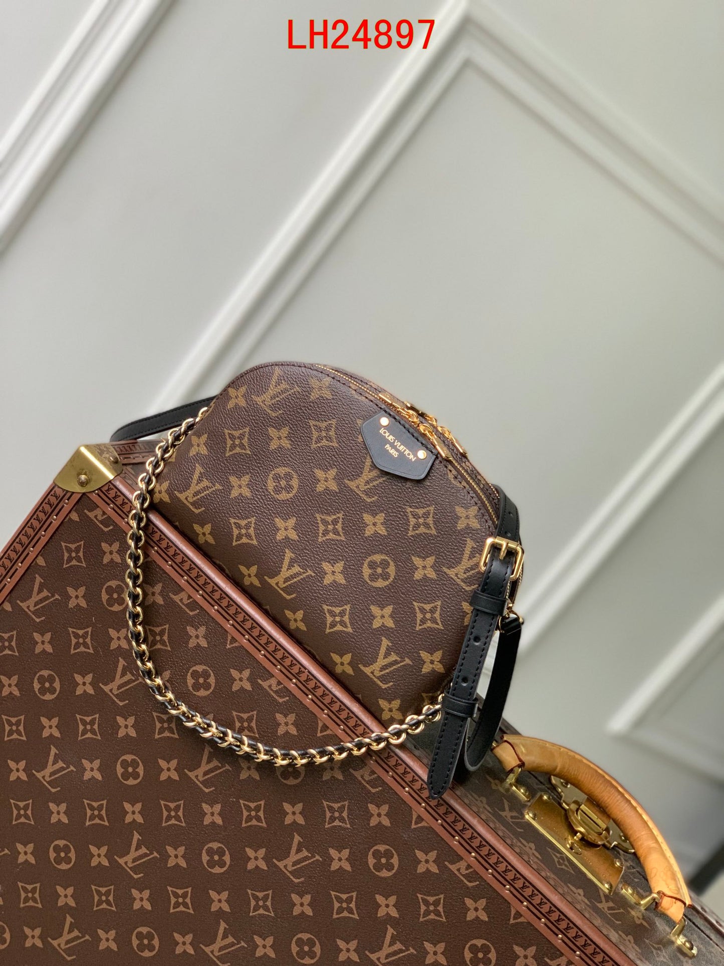 Louis Vuitton Be Alma bag