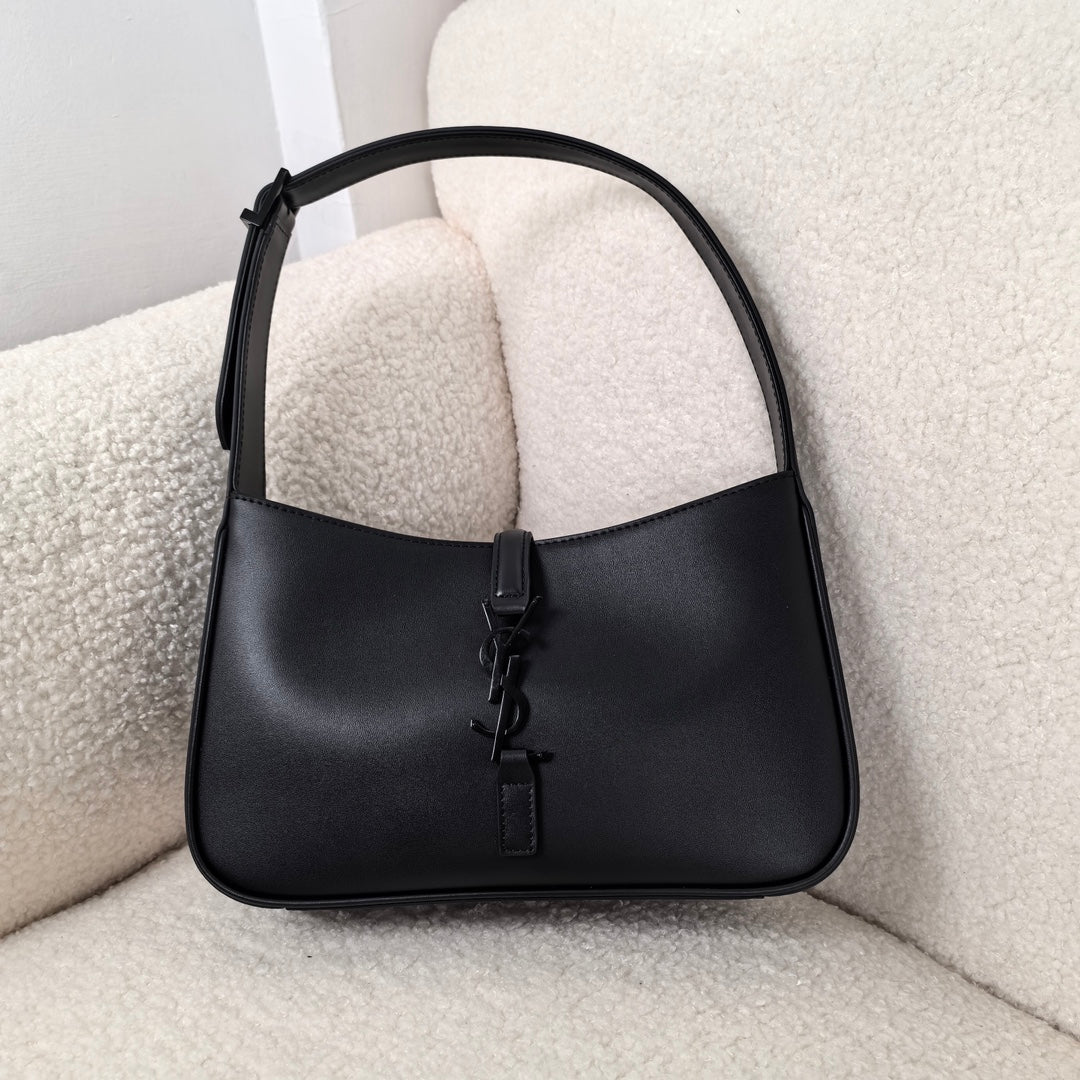 YSL Le 5 À 7 hobo bag