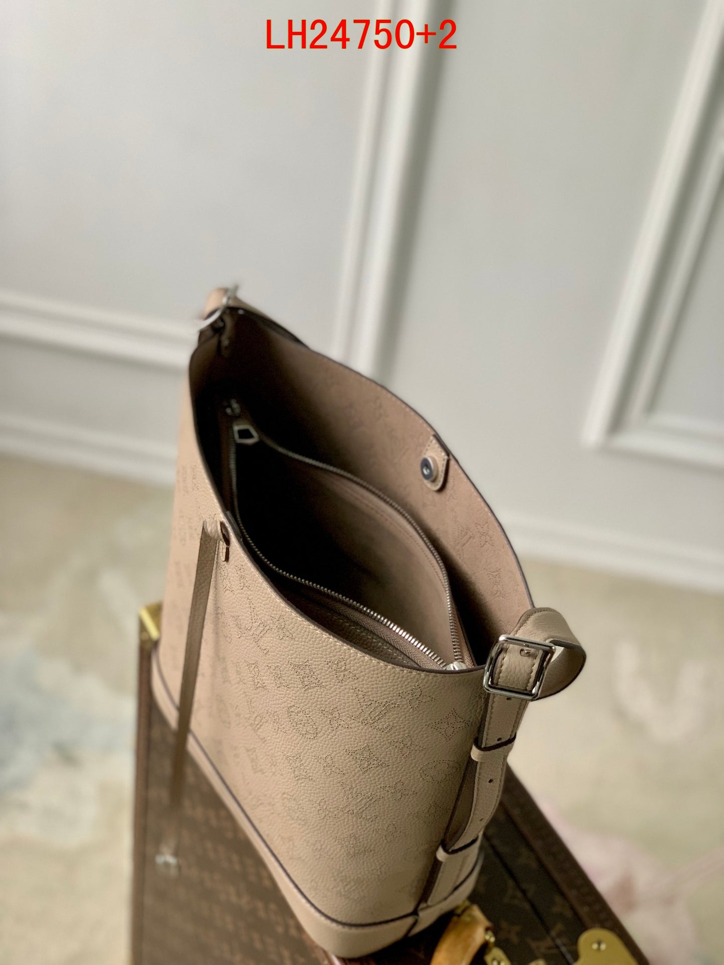 Louis Vuitton Flore Mahina calfskin leather