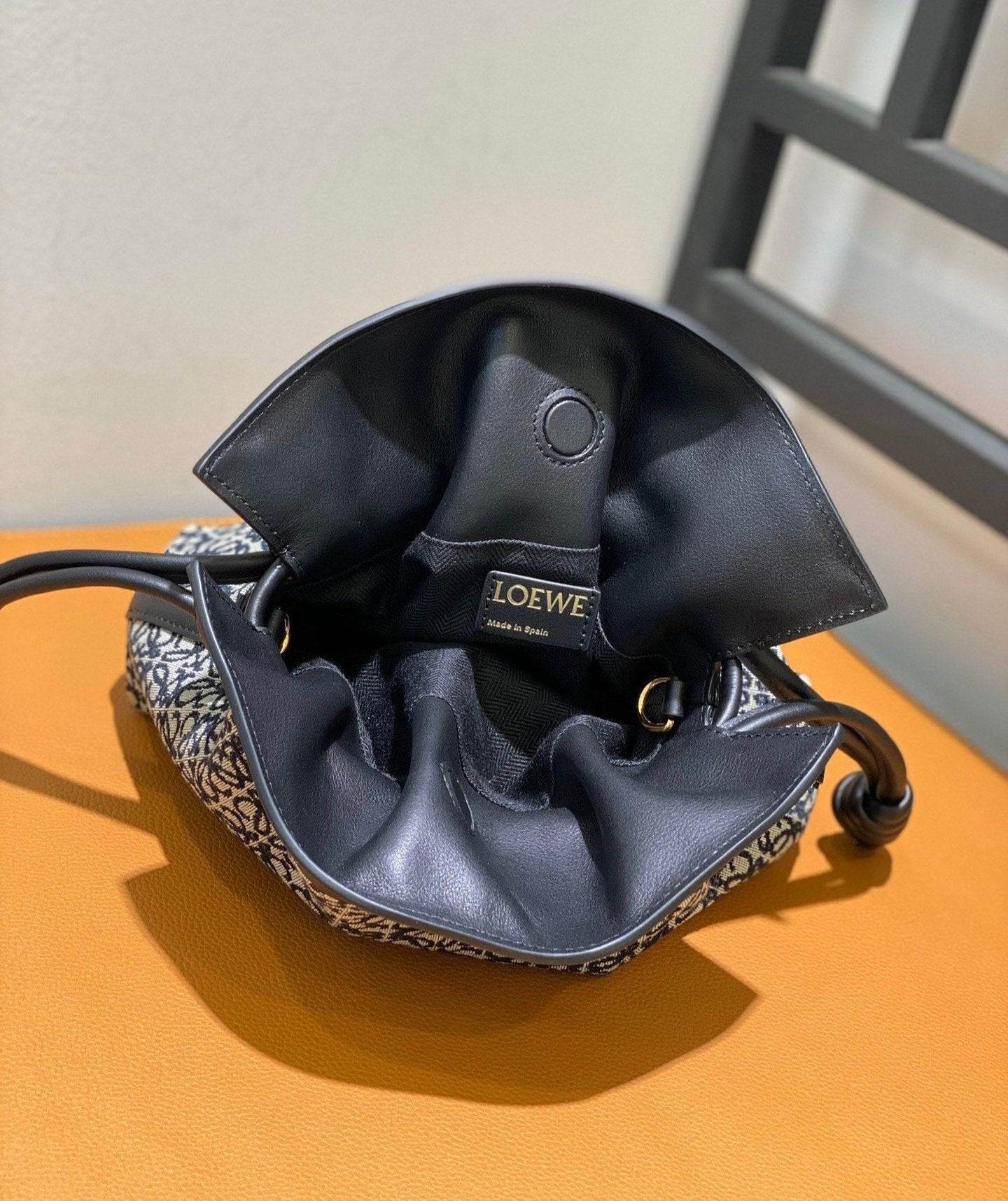Loewe Flamenco