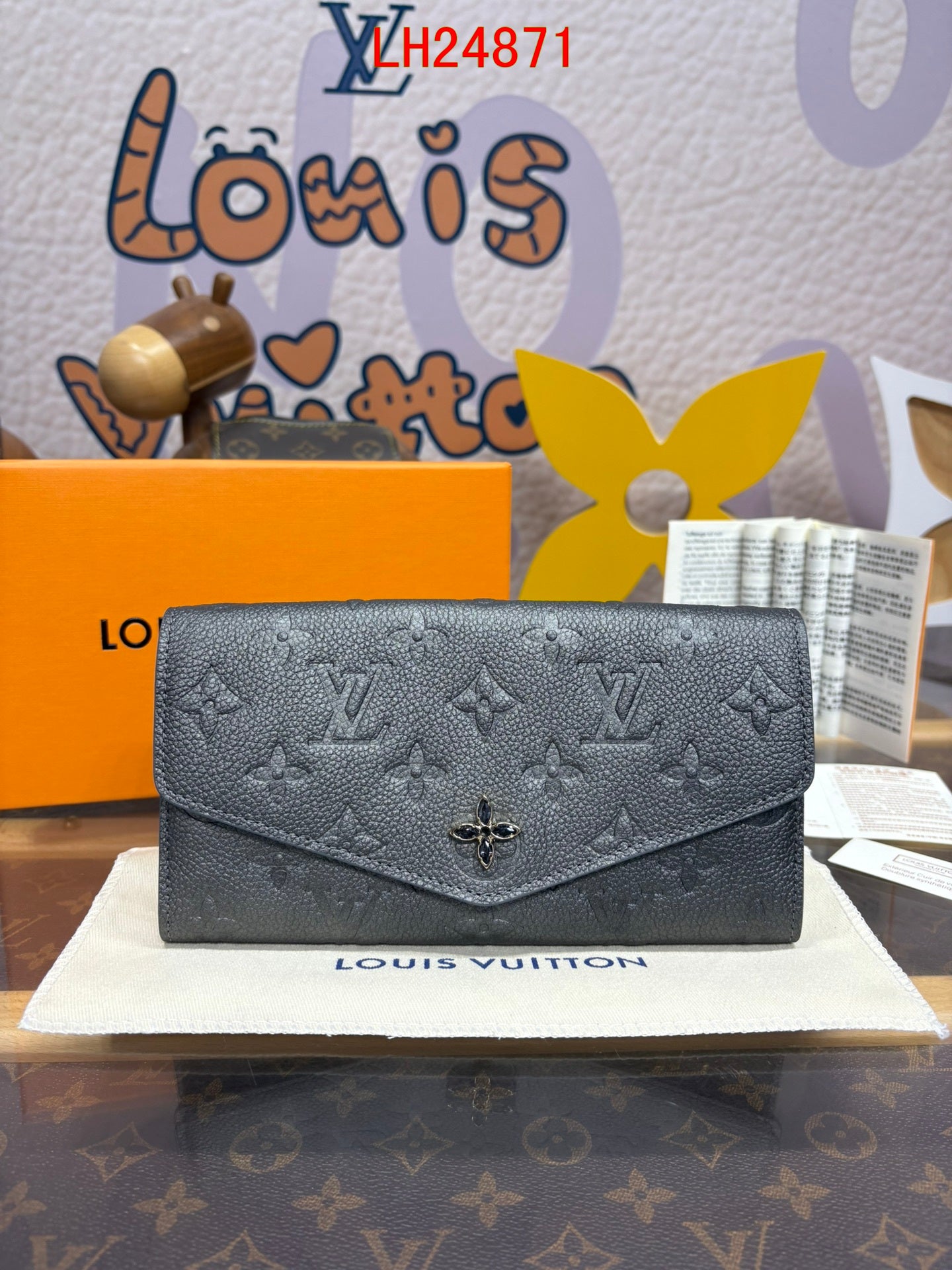 Louis Vuitton Sarah Wallet Ski collection