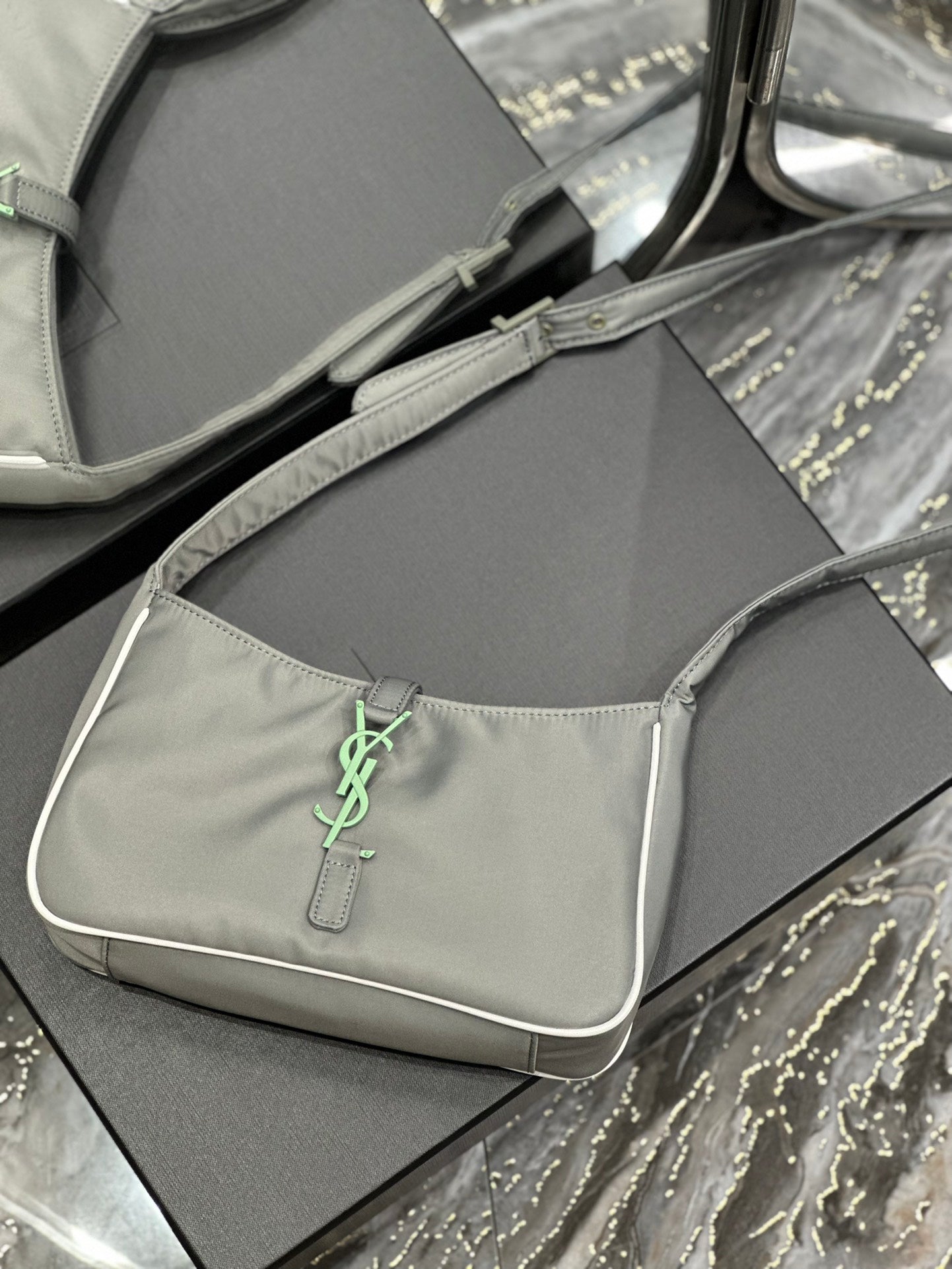 YSL LE 5 A 7 nylon